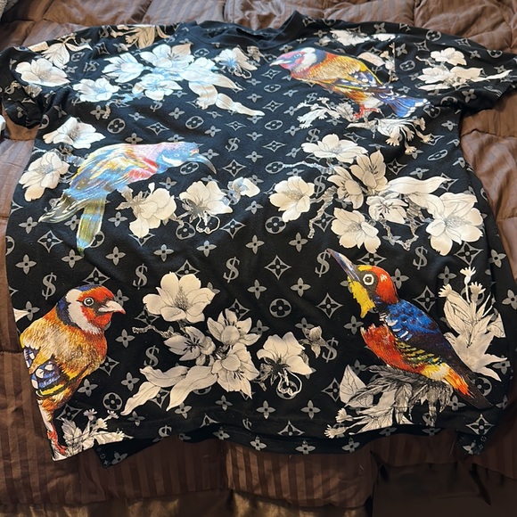 This is a Large Black Tee KRISP - Picture 2 of 6